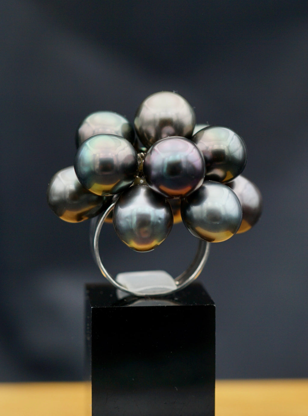 Nukutavake bague ornée de 12 splendides perles de Tahiti